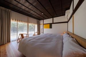 Postel nebo postele na pokoji v ubytování 萩・城下町の宿　椿庵