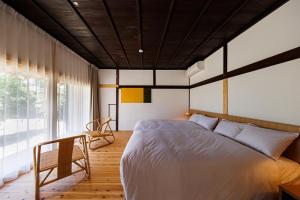Postel nebo postele na pokoji v ubytování 萩・城下町の宿　椿庵