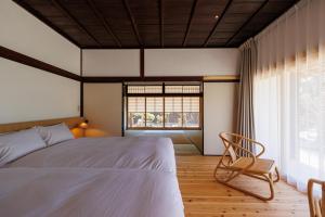 Postel nebo postele na pokoji v ubytování 萩・城下町の宿　椿庵