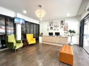 TV a/nebo společenská místnost v ubytování The Ram Hotel