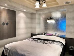 Hotel Opus -Adult only- tesisinde bir odada yatak veya yataklar