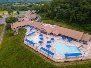 an overhead view of a large swimming pool with umbrellas and chairs at King Beds, Pool Access, Galena Territory Amenities, Fireplace, Great Location in Galena Territory on Lake Galena in Galena