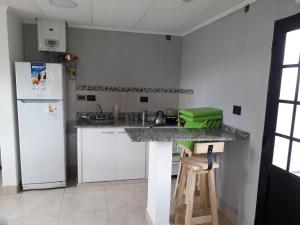 Afbeelding uit fotogalerij van COSTANERA Departamento in Strobel