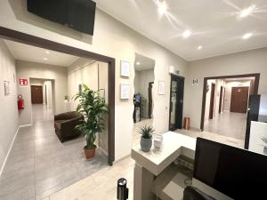 Uma televisão e/ou sistema de entretenimento em Carlo Goldoni Hotel