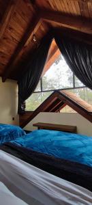 Una cama o camas en una habitación de Cabañas San Marcos