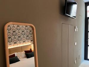 A bed or beds in a room at Smallis Apartment