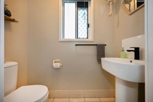 Koupelna v ubytování Maroochydore 3 B/R, 2 Bath, Townhouse ZA4