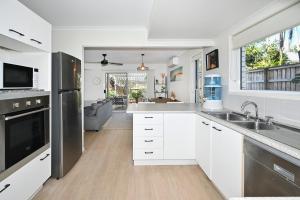 Kuchyň nebo kuchyňský kout v ubytování Maroochydore 3 B/R, 2 Bath, Townhouse ZA4