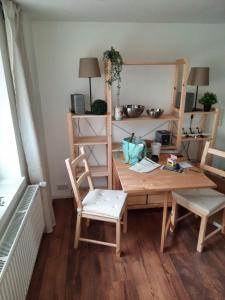 a dining room with a table and chairs and a shelf at Auszeit in Mölln