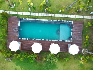 an overhead view of a swimming pool at Sunset Star Huts in Nusa Lembongan