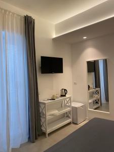 TV a/nebo společenská místnost v ubytování VIESTEROOMS + 37 fotografií