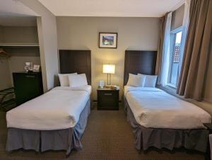 Postel nebo postele na pokoji v ubytování King Edward Hotel