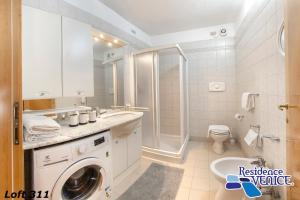 a bathroom with a washing machine and a shower at Residence Venice in Quarto dʼAltino