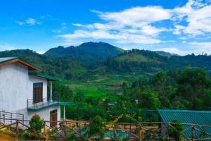 a house with a view of a mountain at Maridian Hotel in Ella