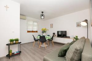 TV a/nebo společenská místnost v ubytování Panorama Suite Apartment - stan na dan i više