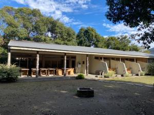 a building with tables and chairs in a yard at Enfield一宮 in Ichinomiya