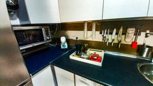 Kuchnia lub aneks kuchenny w obiekcie Apartamento Las 3P Piscina, Paz y Patio privado