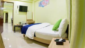 Postel nebo postele na pokoji v ubytování Tourist Inn