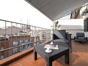 バルセロナにあるSagrada Familia Penthouseのバルコニー(屋上のテーブルと椅子付)