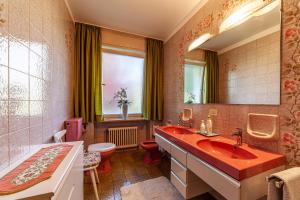 A bathroom at Villa Coris Ferienwohnung Palma