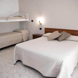 a bedroom with two beds in a room with at B&B SAN NILO in Orsomarso