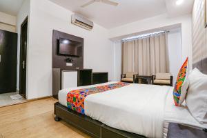 a bedroom with a large bed in a room at FabHotel Premium Nest in Gurgaon