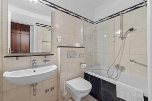 Koupelna v ubytování Minerva Hotel