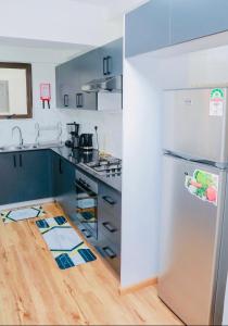 Köök või kööginurk majutusasutuses Armonia 2 Bdrm Apt/Gym/Poolview/Wi-Fi/Netflix