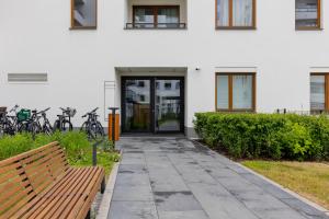 Vonkajšia záhrada v ubytovaní Pozytywny Mokotów Apartment with Balcony Warsaw by Noclegi Renters