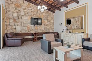 TV a/nebo společenská místnost v ubytování Minerva Hotel
