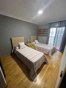 Postel nebo postele na pokoji v ubytování 1ra Linea Platja de Sant Feliu