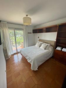 Postel nebo postele na pokoji v ubytování 1ra Linea Platja de Sant Feliu
