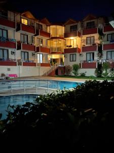 The swimming pool at or close to Adrasan Yazıcı Hotel