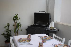 Televízia a/alebo spoločenská miestnosť v ubytovaní Sikelia Home