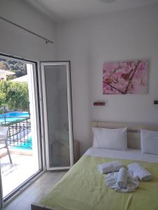 A bed or beds in a room at Oasis Még 37 kép
