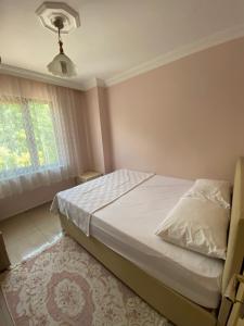 a bedroom with a bed and a window at Lapina Suite & Restaurant in Cebeci