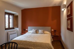 A bed or beds in a room at Rocca Di Castagnoli