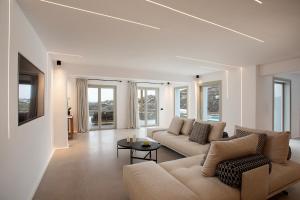 Χώρος καθιστικού στο Villa Chanel by Blanco Villas