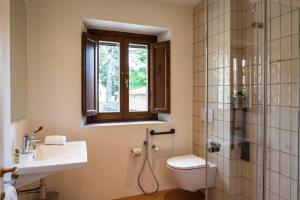A bathroom at Rocca Di Castagnoli