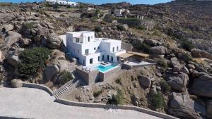 Πισίνα στο ή κοντά στο Villa Chanel by Blanco Villas