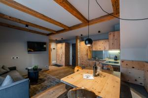 A kitchen or kitchenette at Sportony Mountain Lodges