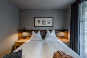 A bed or beds in a room at Sportony Mountain Lodges