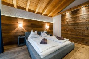 A bed or beds in a room at Sportony Mountain Lodges