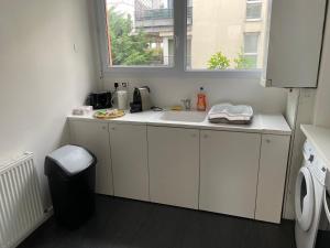 Zdjęcie z galerii obiektu T5 4 chambres Gratte ciel, Villeurbanne, meublé w mieście Villeurbanne +11 zdjęć