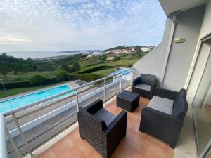 En balkon eller terrasse på Villa with views over the Atlantic Ocean and swimming pool