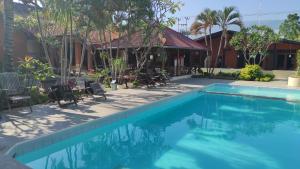 Der Swimmingpool an oder in der Nähe von Keyani Bungalows Lovina