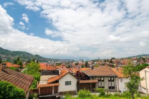 萨拉热窝Apartment Baščaršija Old City view的城市景观,城市景观,屋顶