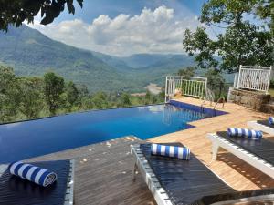 Bazén v ubytování Floating Mountain Villa nebo v jeho okolí