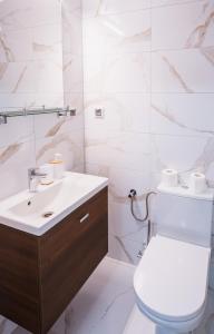 Kúpeľňa v ubytovaní apartament dla 4 osób blisko morza