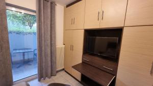 TV i/ili zabavni centar u objektu Stylish studio - Your private place in Lamia